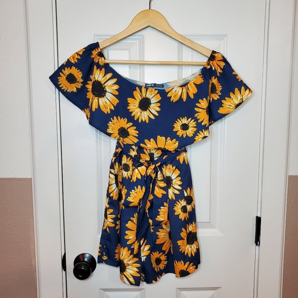 SOLD ✅ Sunflower Romper - Picture 3 of 6